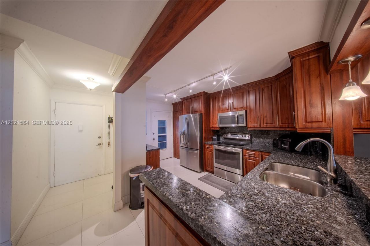 1660 NE 191st St , Unit 410-1, Miami, FL 33179 Photo