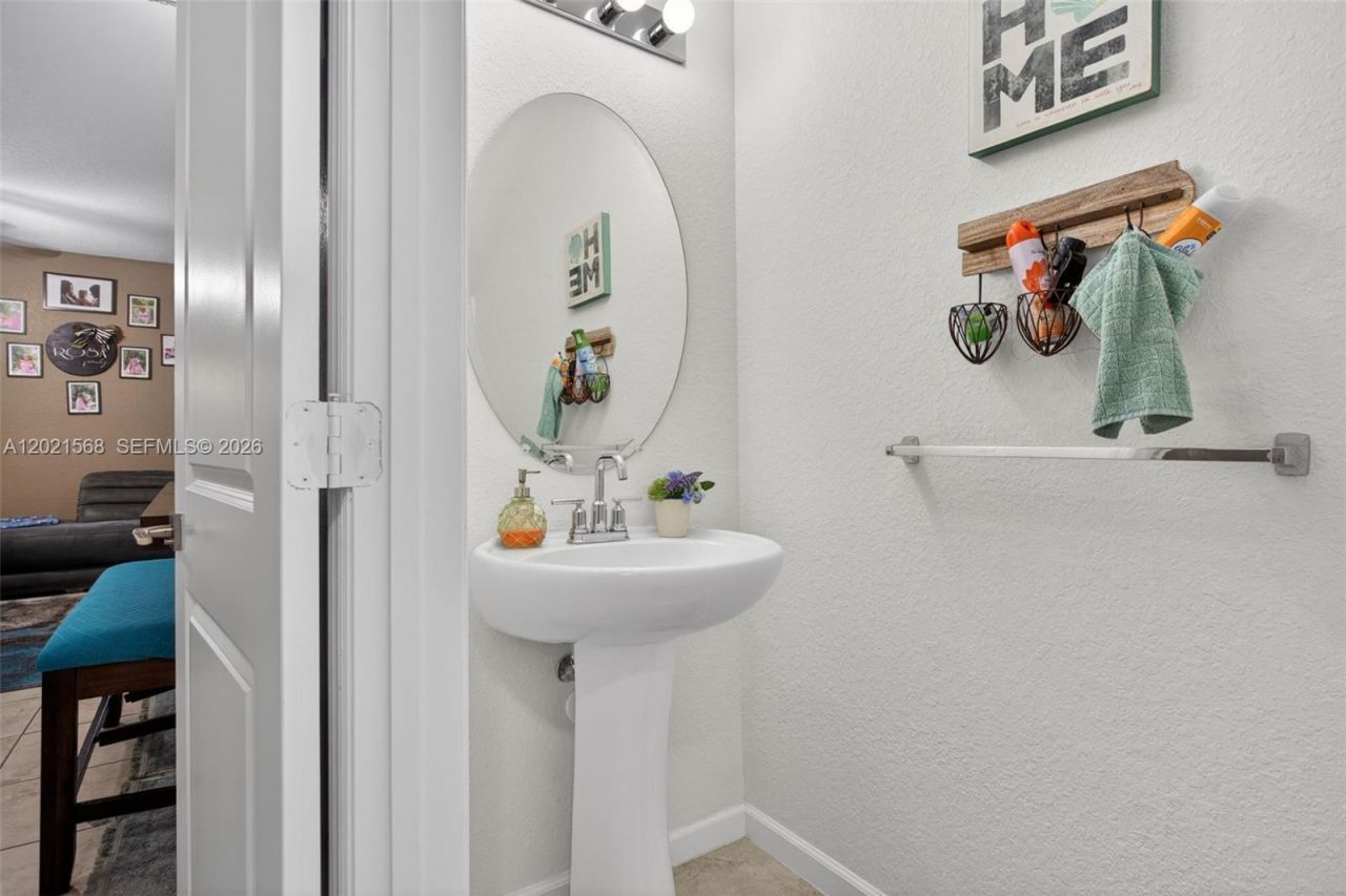 4044 NW 11th St, Unit 4044, Lauderhill, FL 33313 Photo