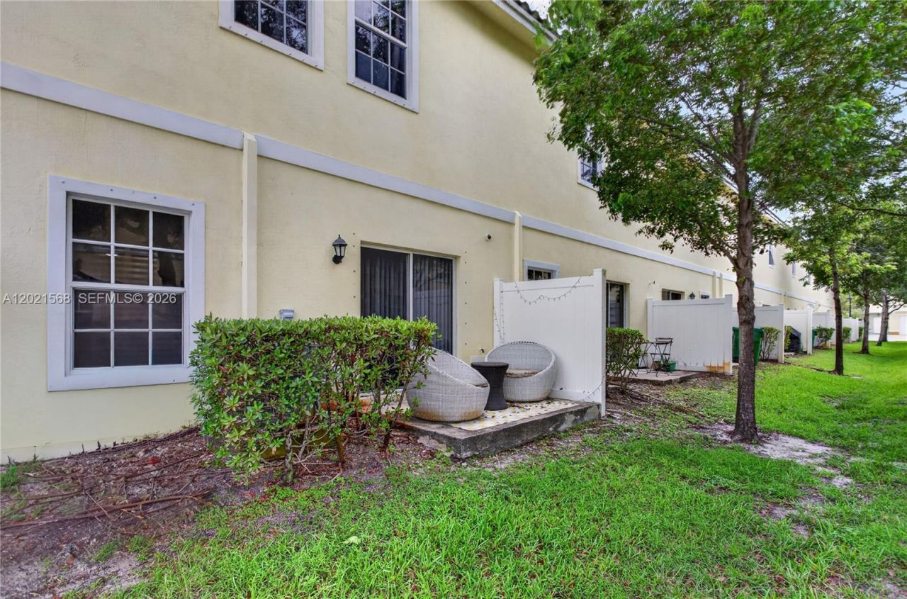 4044 NW 11th St, Unit 4044, Lauderhill, FL 33313 Photo