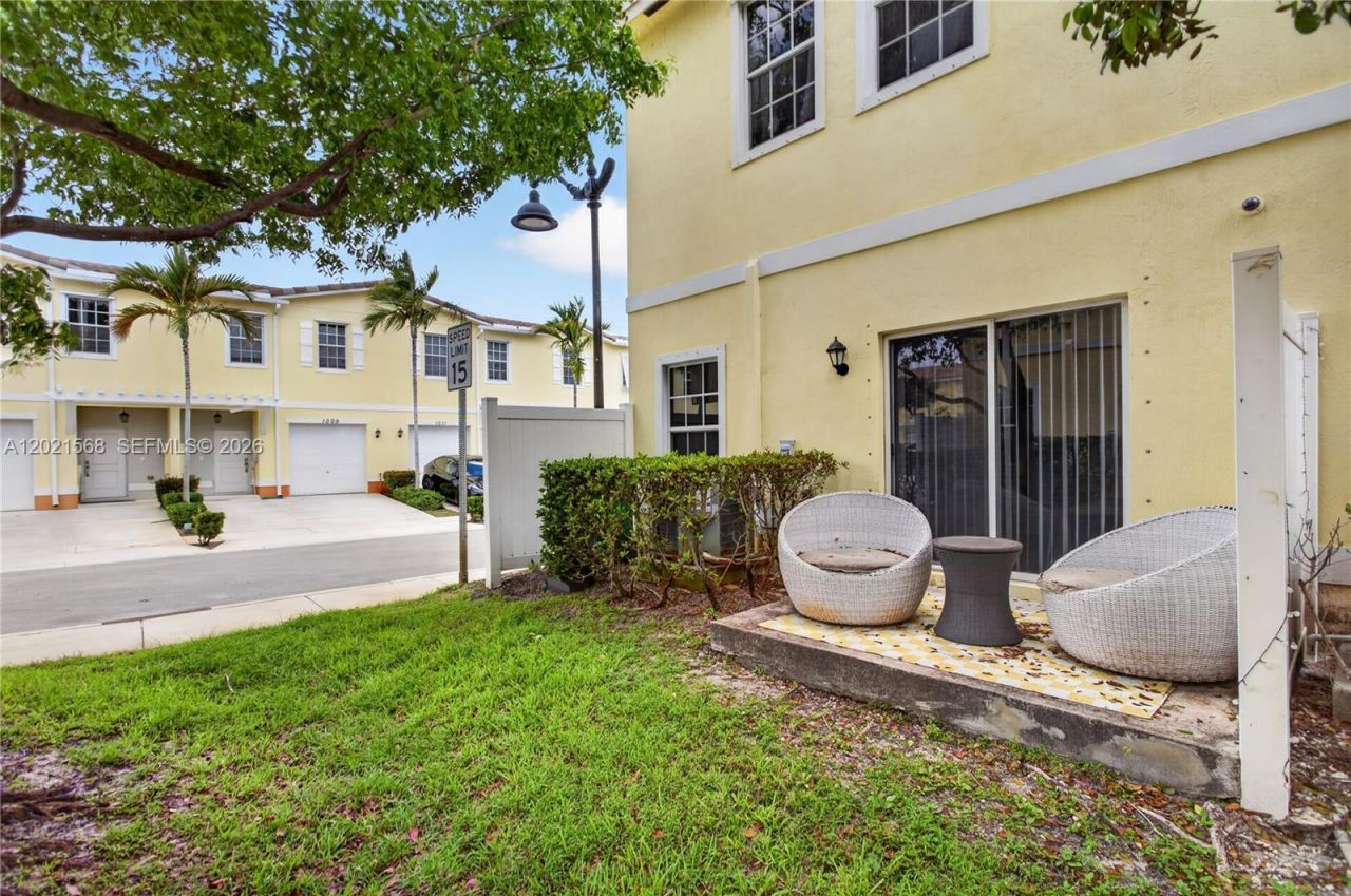 4044 NW 11th St, Unit 4044, Lauderhill, FL 33313 Photo