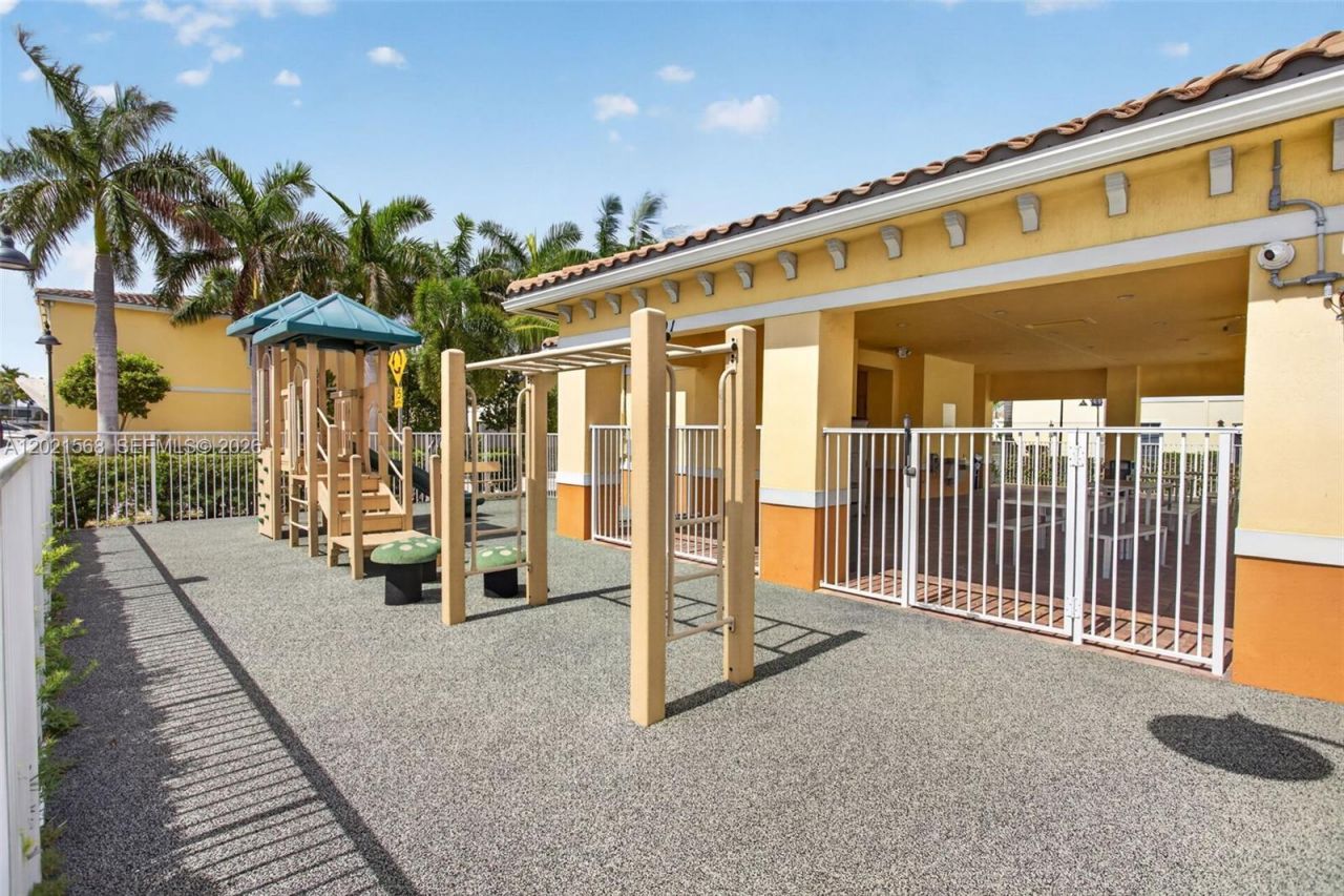 4044 NW 11th St, Unit 4044, Lauderhill, FL 33313 Photo