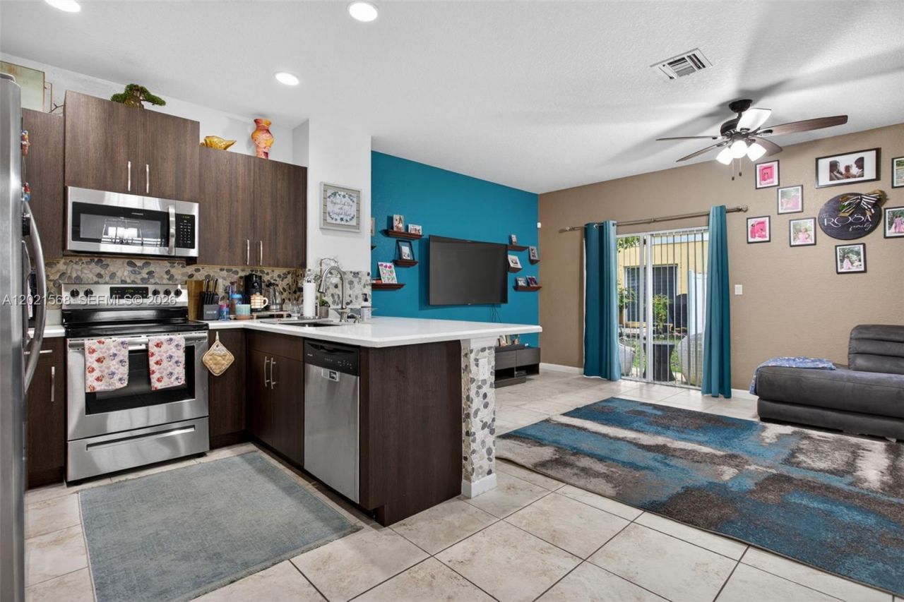 4044 NW 11th St, Unit 4044, Lauderhill, FL 33313 Photo
