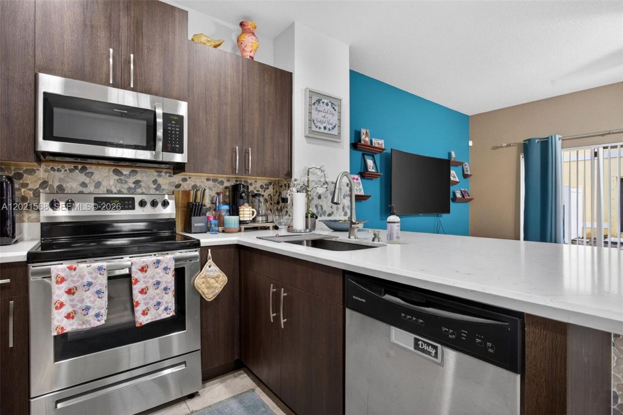 4044 NW 11th St, Unit 4044, Lauderhill, FL 33313 Photo