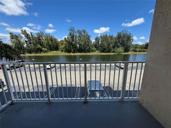 16465 NE 22nd Ave, Unit 405, North Miami Beach, FL 33160