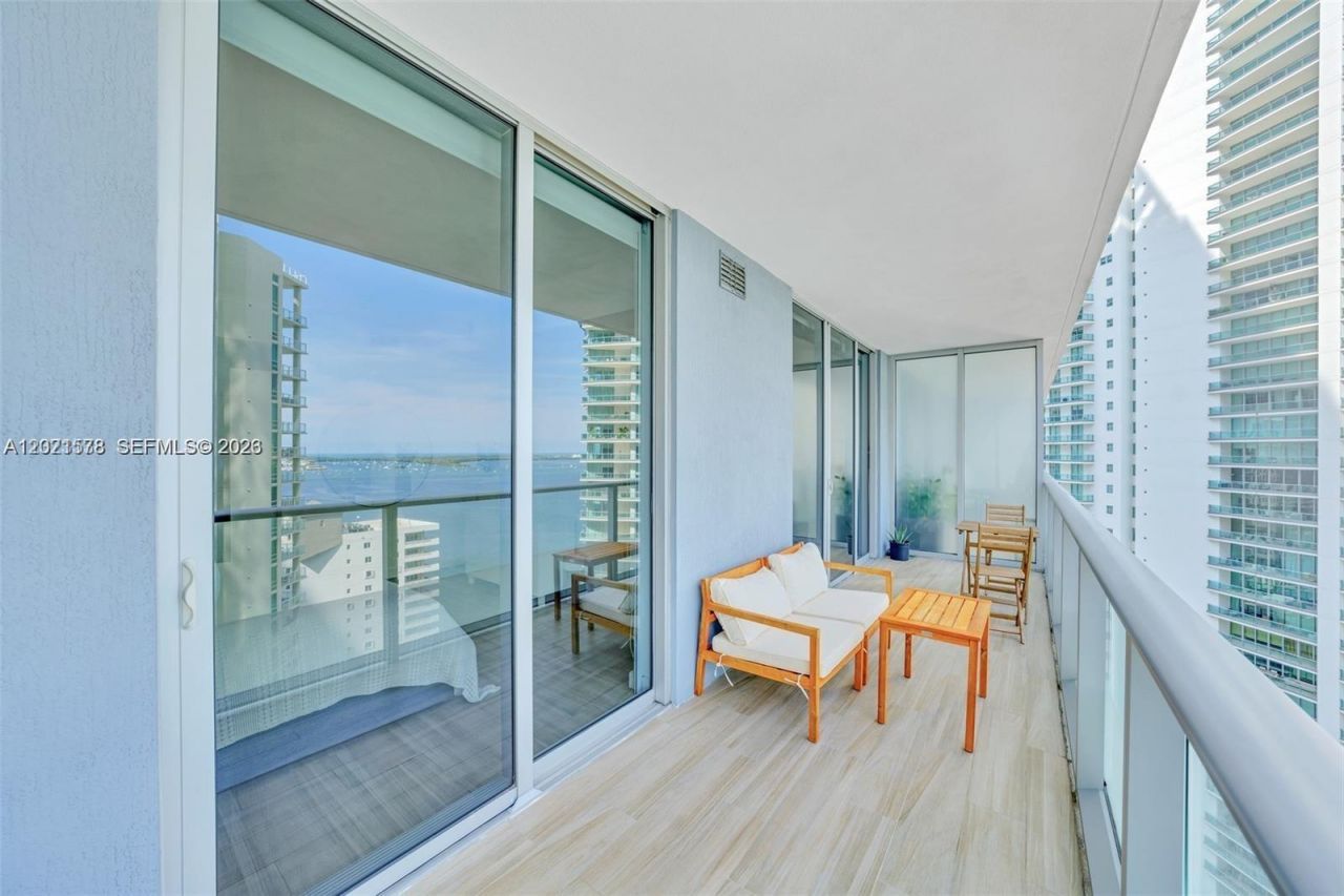 1300 Brickell Bay Dr, Unit 2104, Miami, FL 33131 Photo