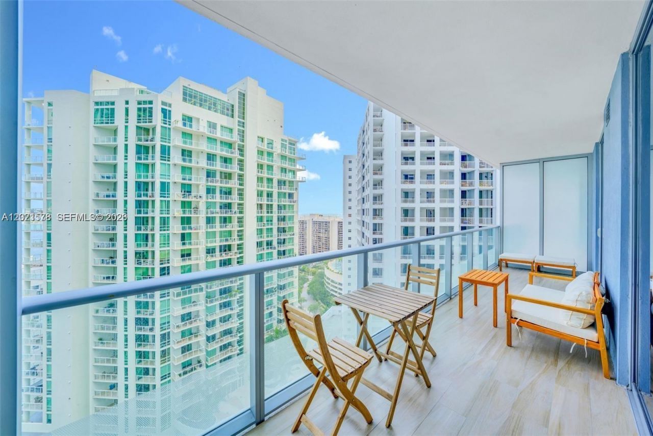 1300 Brickell Bay Dr, Unit 2104, Miami, FL 33131 Photo