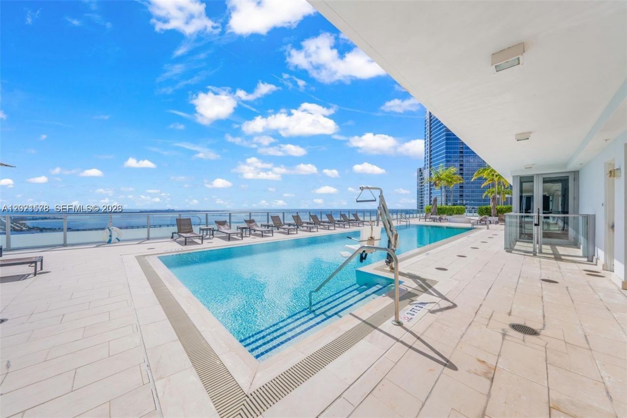 1300 Brickell Bay Dr, Unit 2104, Miami, FL 33131 Photo