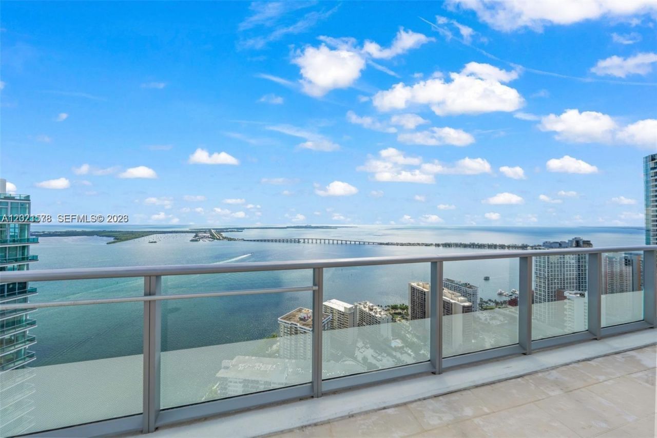 1300 Brickell Bay Dr, Unit 2104, Miami, FL 33131 Photo