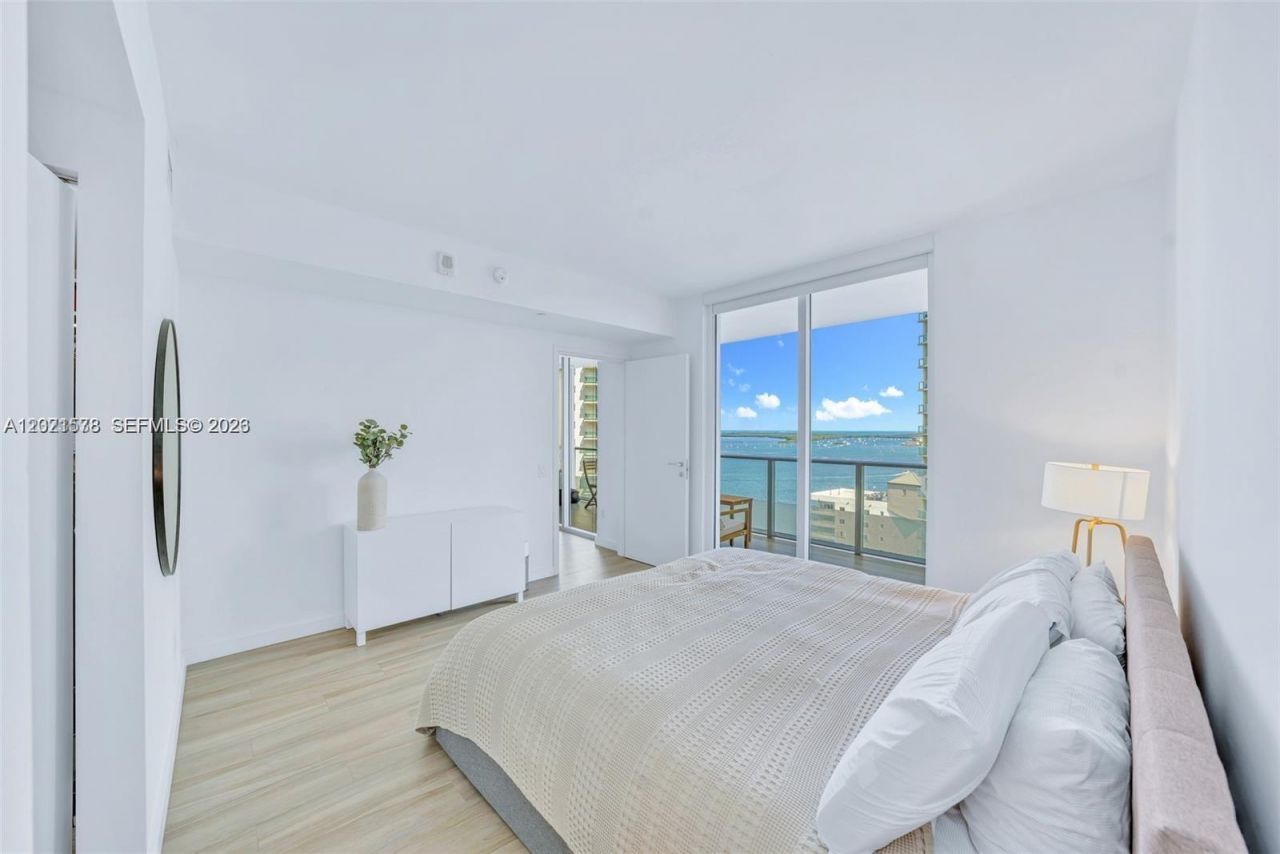 1300 Brickell Bay Dr, Unit 2104, Miami, FL 33131 Photo