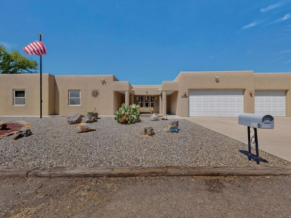 250 Phillips Road, Los Lunas, NM 87031