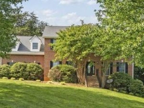 3304 Green Meadows Drive, Johnson City, TN 37604