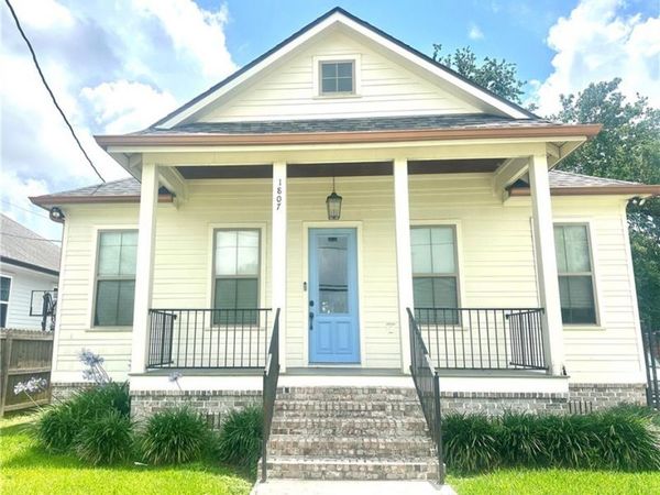 1807 CENTER Street , Arabi, LA 70032