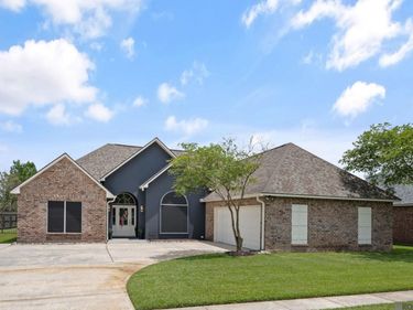 32846 Briar Oak Dr, Walker, LA 70785