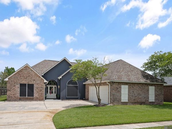 32846 Briar Oak Dr, Walker, LA 70785