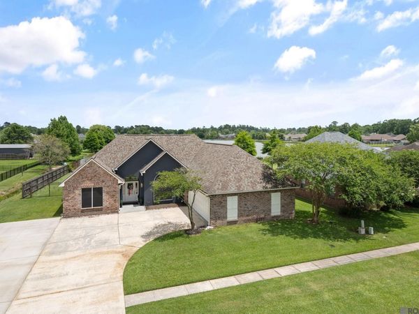 32846 Briar Oak Dr, Walker, LA 70785