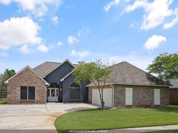 32846 Briar Oak Dr, Walker, LA 70785