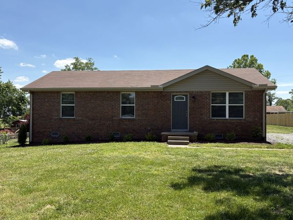 1513 Ridgewood Ct E, Gallatin, TN 37066