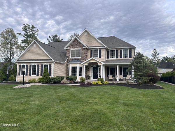 224 Brittany Place, Niskayuna, NY 12309