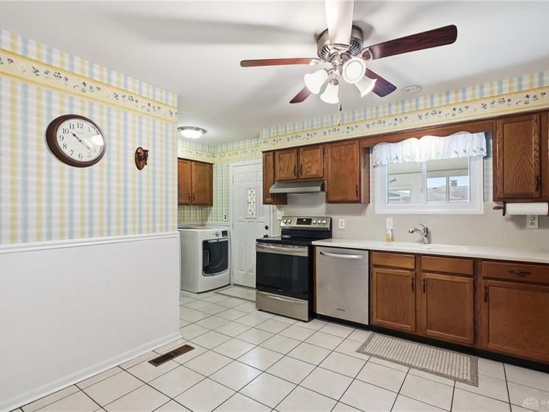 812 Hollendale Drive, Kettering, OH 45429 Photo 12