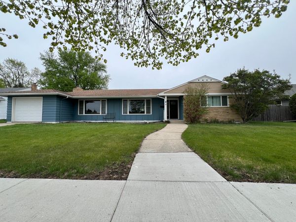 61 15th Avenue N, Fargo, ND 58102