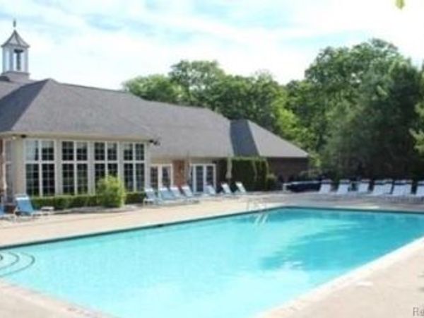 3633 Oakmonte Boulevard, Oakland Twp, MI 48306