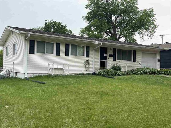 1315 Oakcrest St, Unit 1315 &, Iowa City, IA 52246