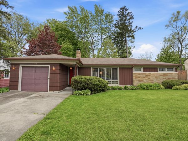 2655 Elsinore Drive, Waterford, MI 48328