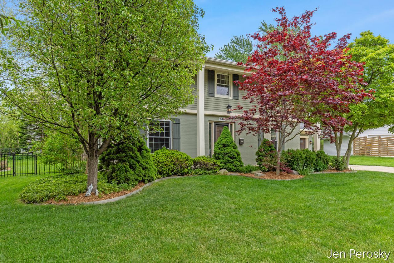 1646 Laurel Avenue Se, Grand Rapids, MI 49506 Main Photo