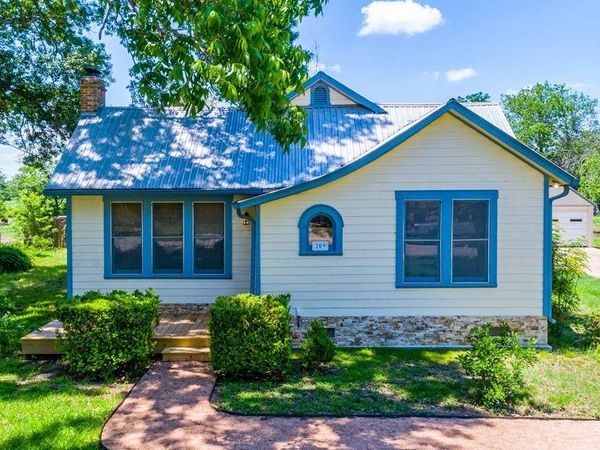 209 Lockhart ST , Martindale, TX 78655