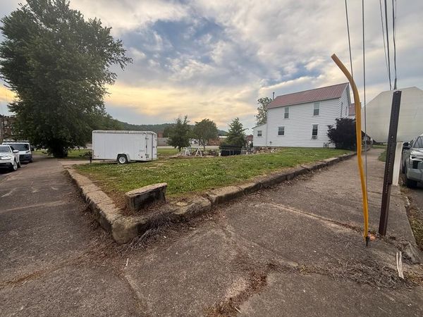 306 Maple Ave, New Martinsville, WV 25155
