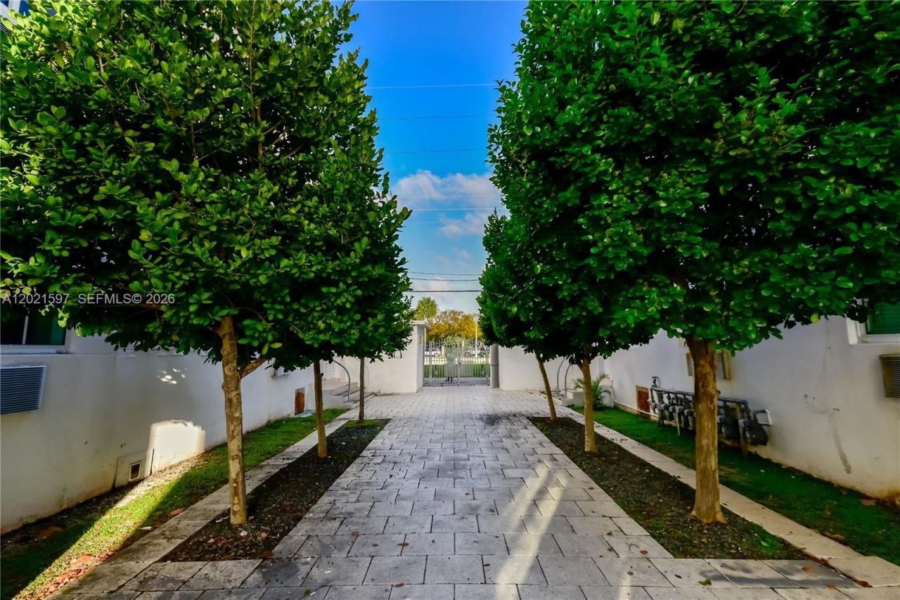8415 Harding Ave , Unit 19, Miami Beach, FL 33141 Photo