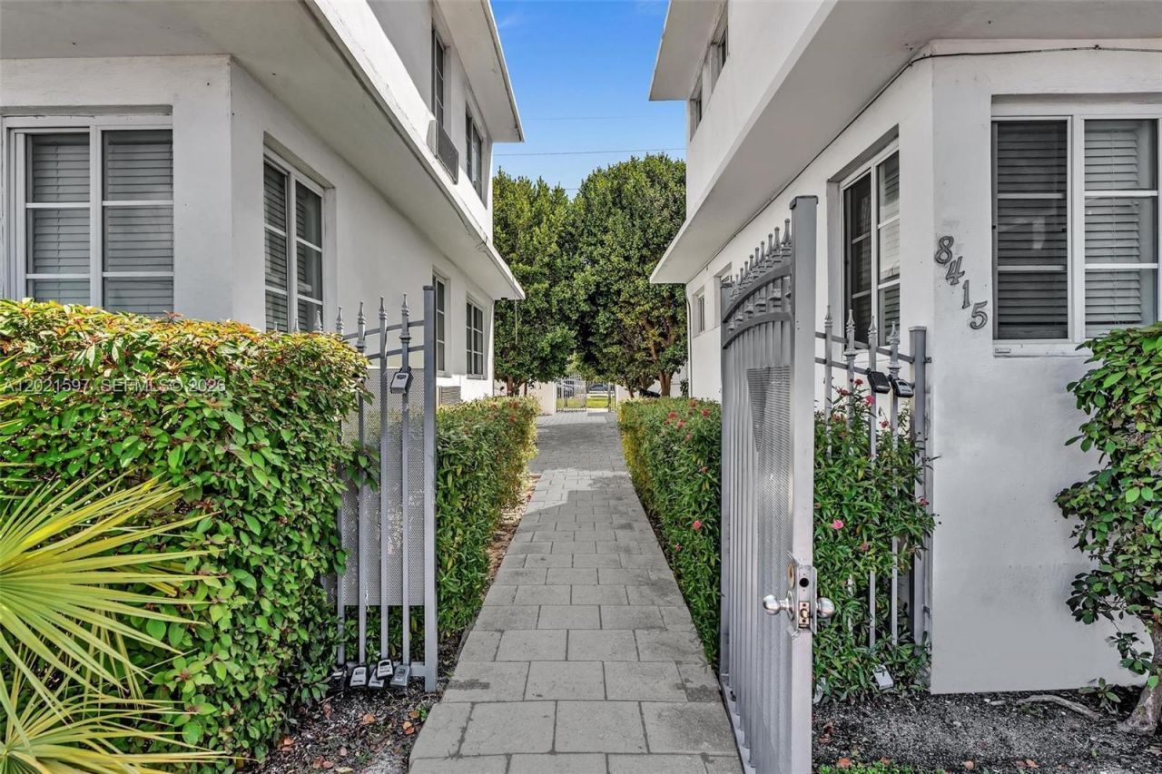 8415 Harding Ave, Unit 19, Miami Beach, FL 33141 Photo