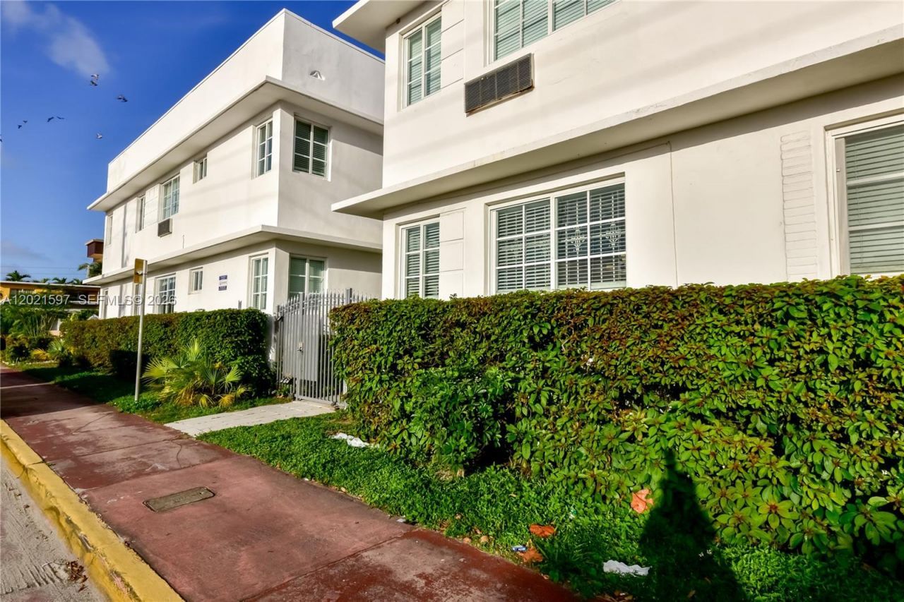 8415 Harding Ave , Unit 19, Miami Beach, FL 33141 Photo