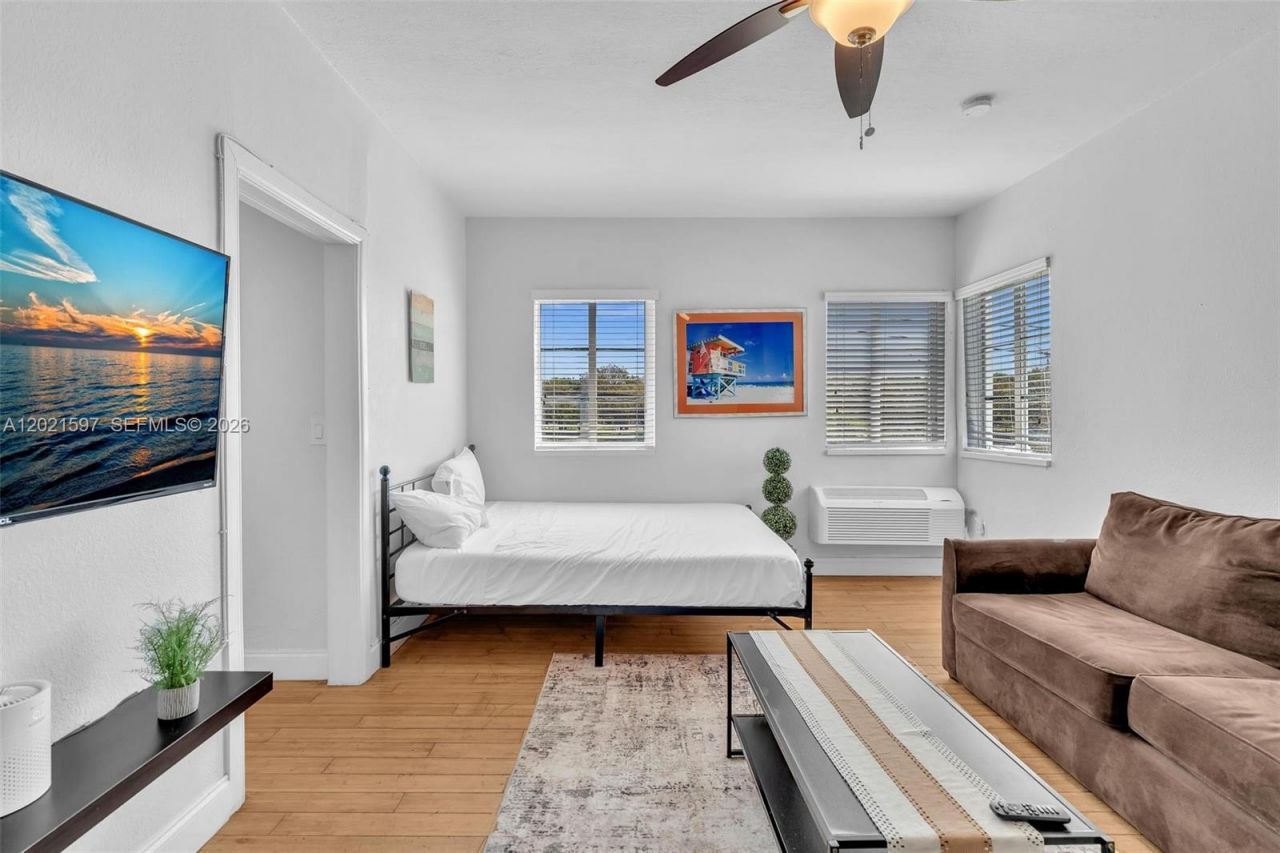 8415 Harding Ave, Unit 19, Miami Beach, FL 33141 Photo