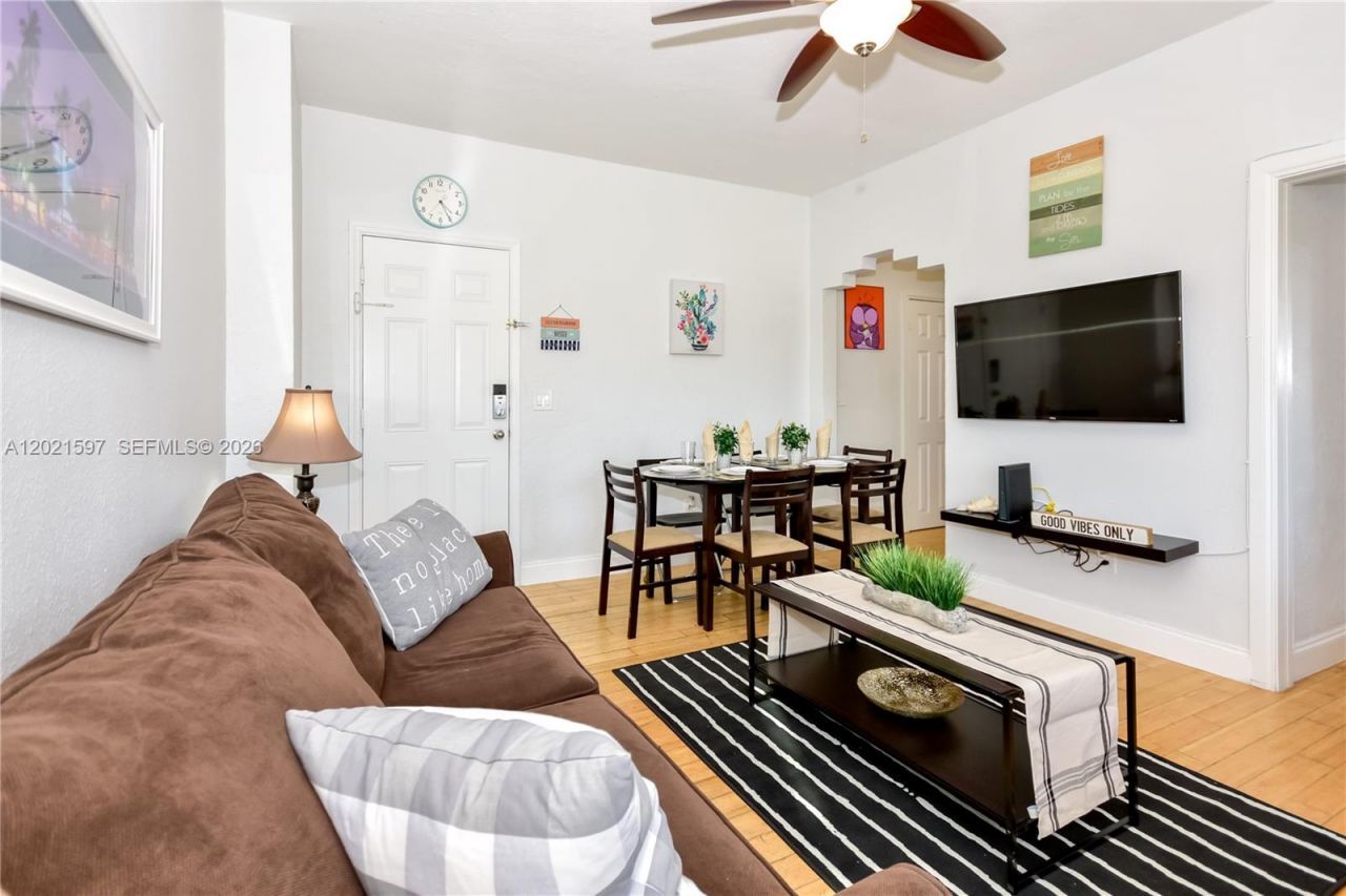 8415 Harding Ave , Unit 19, Miami Beach, FL 33141 Photo