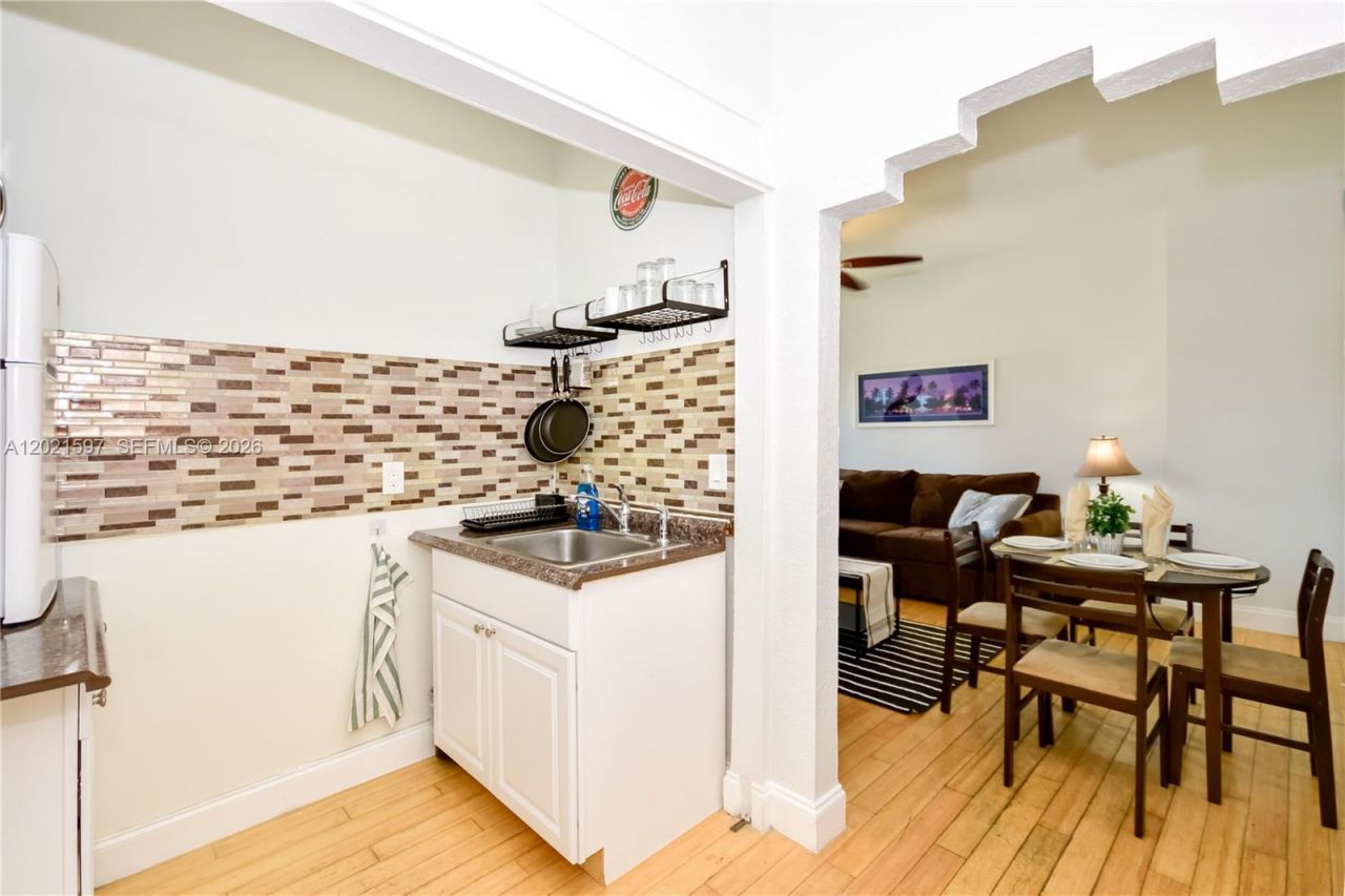 8415 Harding Ave , Unit 19, Miami Beach, FL 33141 Photo