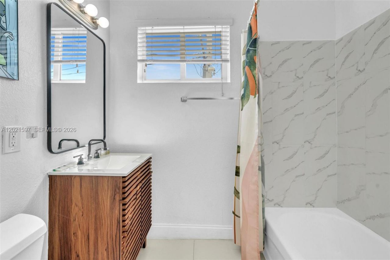 8415 Harding Ave, Unit 19, Miami Beach, FL 33141 Photo