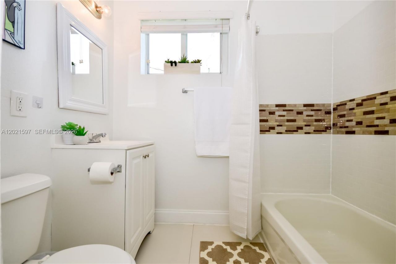 8415 Harding Ave , Unit 19, Miami Beach, FL 33141 Photo