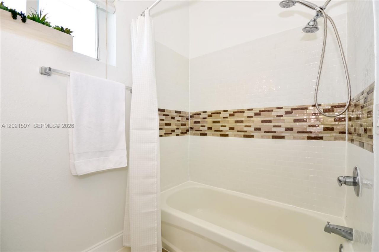 8415 Harding Ave , Unit 19, Miami Beach, FL 33141 Photo