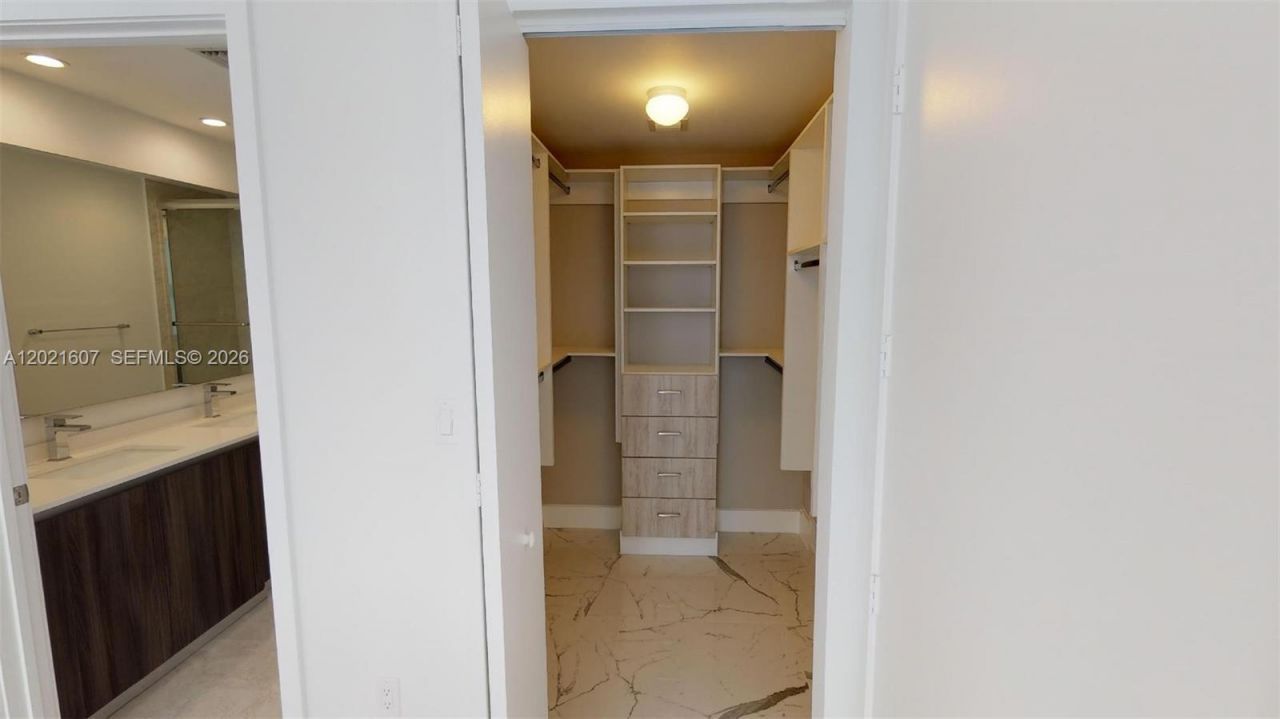 488 NE 18th St, Unit 2401, Miami, FL 33132 Photo