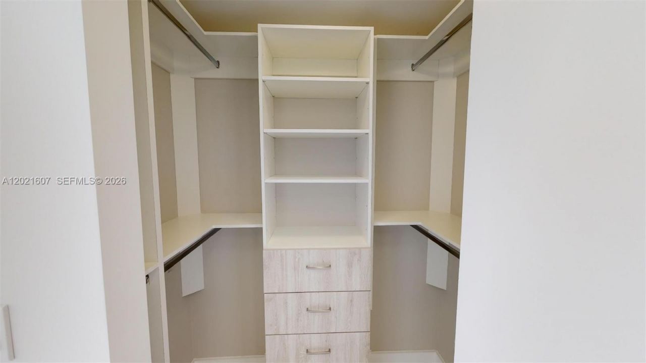 488 NE 18th St, Unit 2401, Miami, FL 33132 Photo