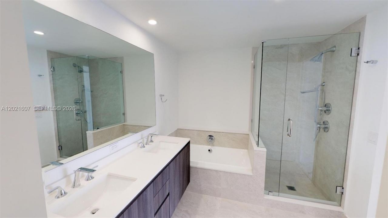 488 NE 18th St, Unit 2401, Miami, FL 33132 Photo