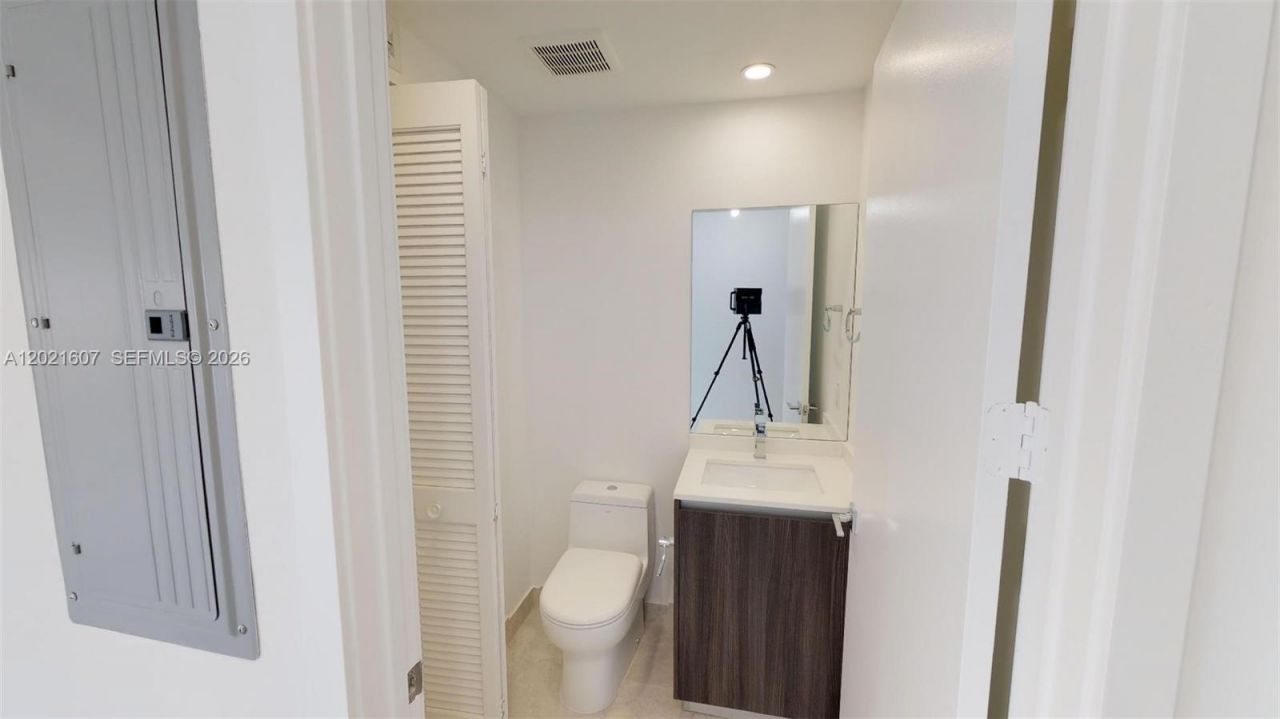 488 NE 18th St, Unit 2401, Miami, FL 33132 Photo