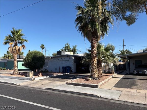 1308 E Saint Louis Avenue , Las Vegas, NV 89104