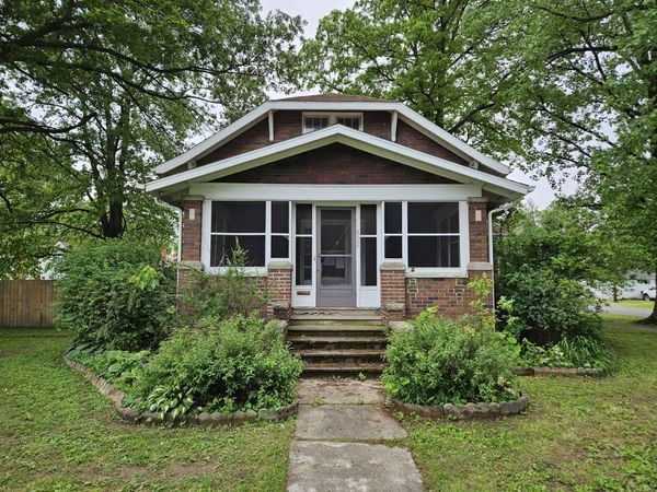 402 E 5th Street, Flora, IL 62839