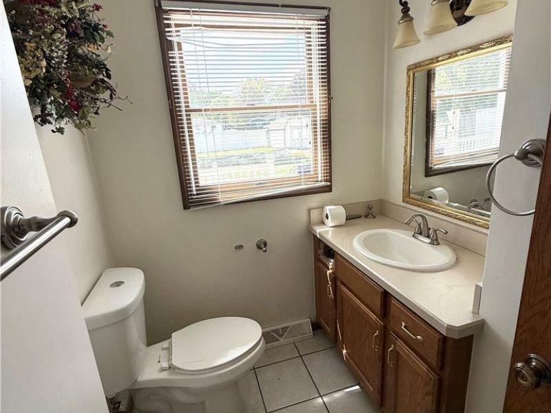 5520 Sharon Drive , Youngstown, OH 44512 Photo 9