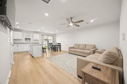 302 Myrtle Meadows Dr  photo 4