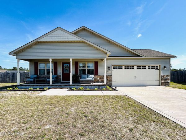 901 Purvis Court , Richlands, NC 28574