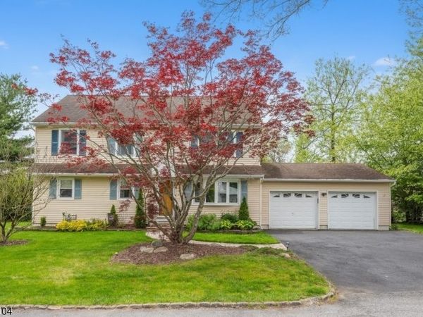 6 Madoc Trl, Jefferson, NJ 07438