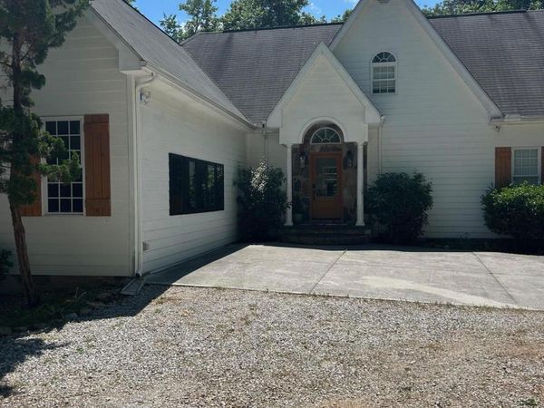 949 Foxridge Lane, Caryville, TN 37714